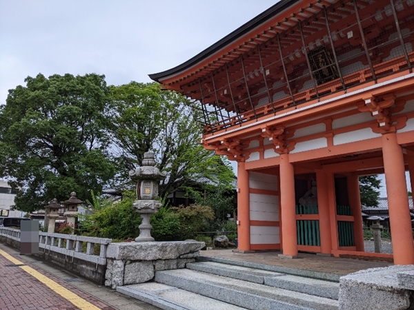 美江寺観音山門