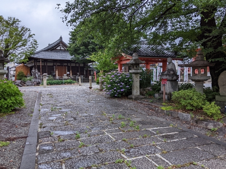 美江寺観音東側より