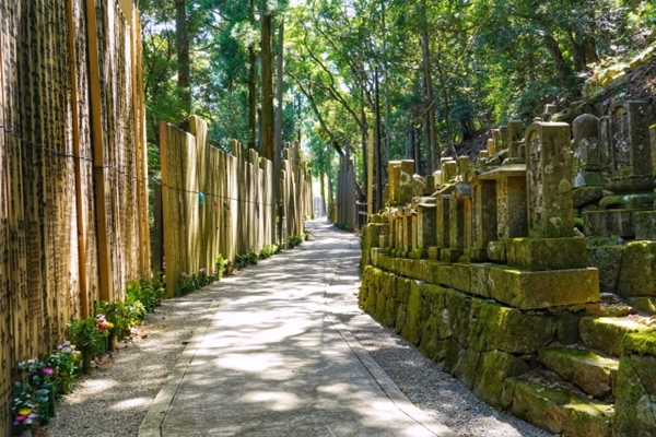 朝熊岳金剛證寺卒塔婆